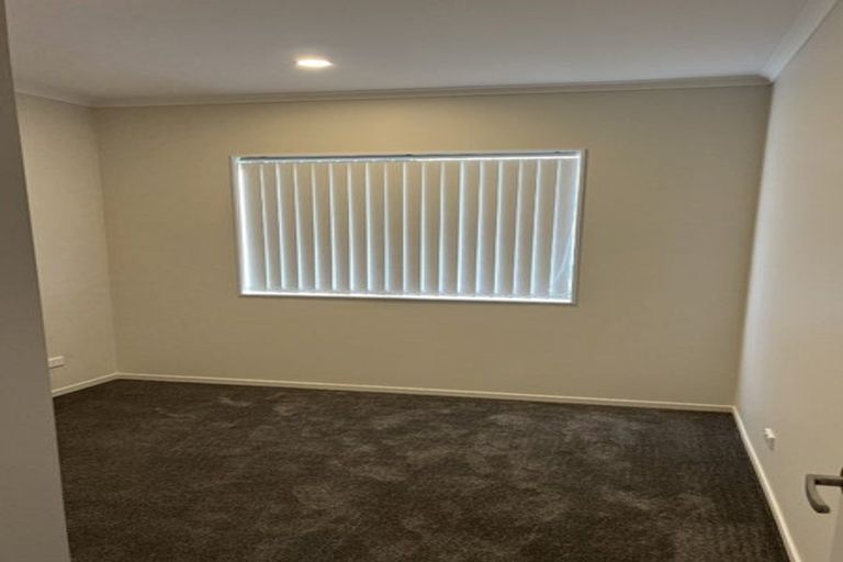 Photo of property in 28 Ballyalton Crescent, Flat Bush, 2019