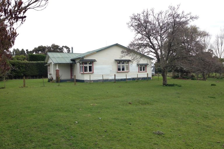 Photo of property in 435 Fitzherbert East Road, Aokautere, Palmerston North, 4471