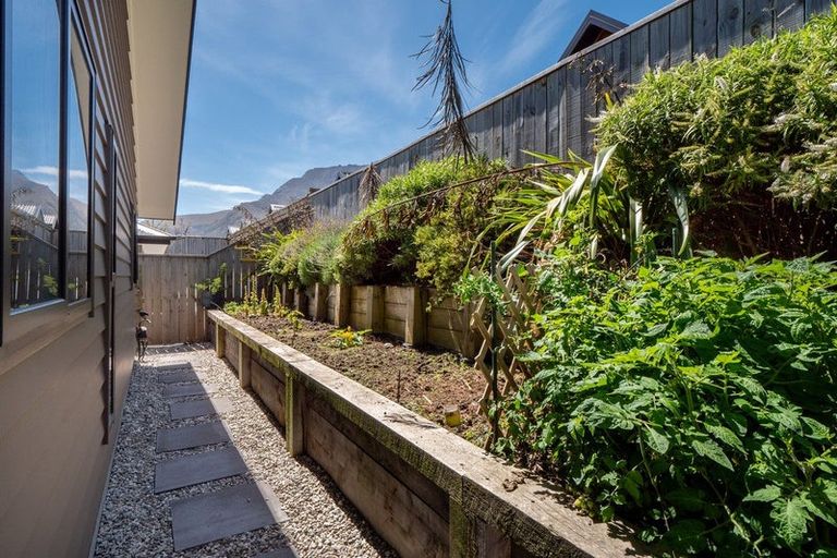 Photo of property in 17 Howden Drive, Jacks Point, 9371