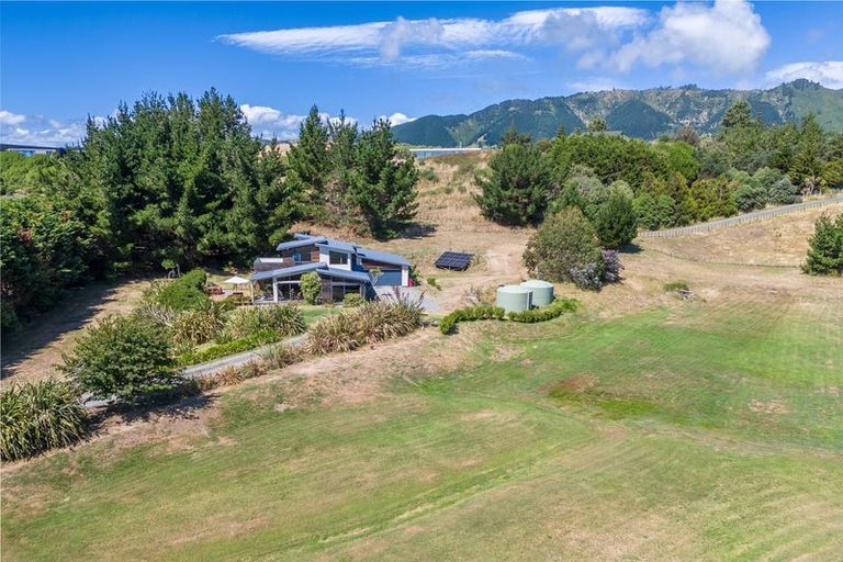 Photo of property in 24 Raukawa Road, Peka Peka, Waikanae, 5391