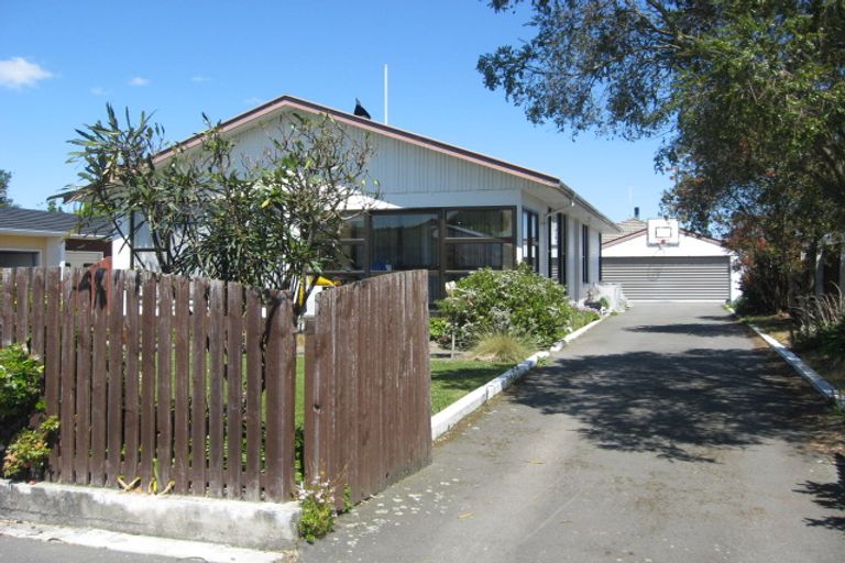 Photo of property in 25 Rossiter Avenue, Redwood, Christchurch, 8051