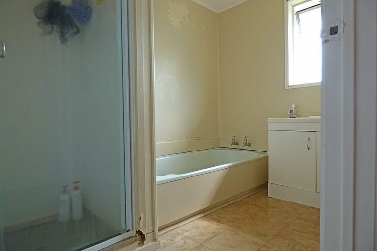 Photo of property in 6 Serrano Place, Clover Park, Auckland, 2023