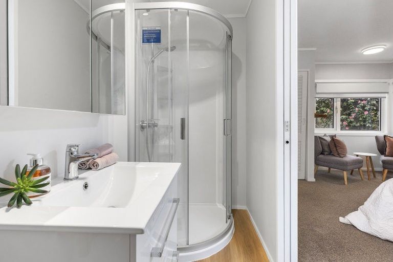 Photo of property in 17 John Witton Drive, Crofton Downs, Wellington, 6035