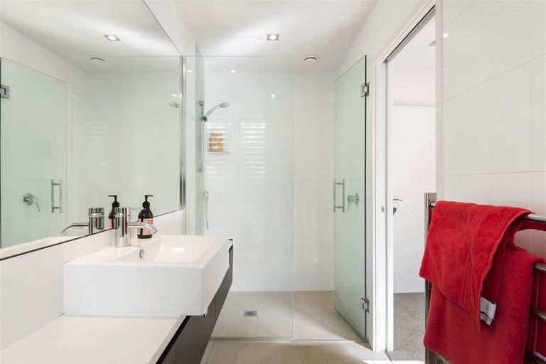 Photo of property in 17a Dodson Avenue, Milford, Auckland, 0620