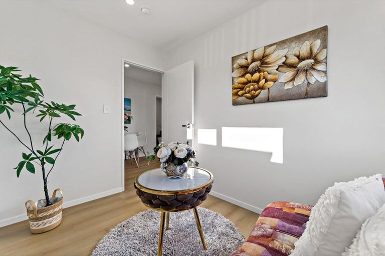 Photo of property in 20 Mara Way, Sunnyvale, Auckland, 0612