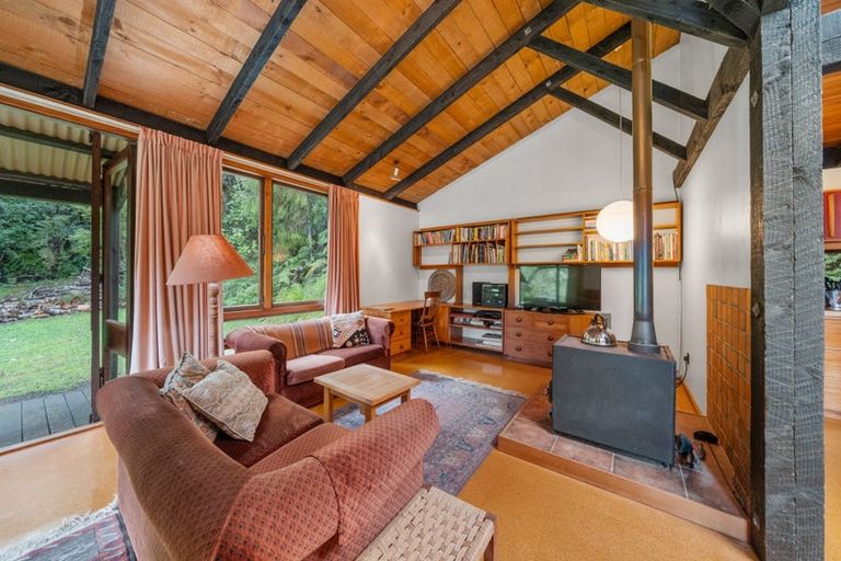 Photo of property in 99 Elmslie Road, Pinehaven, Upper Hutt, 5019