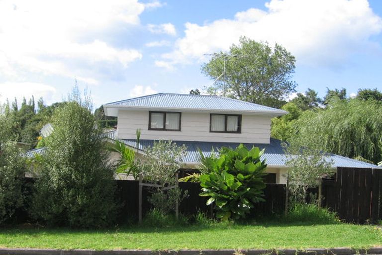 Photo of property in 3/4 Rossmore Terrace, Murrays Bay, Auckland, 0630