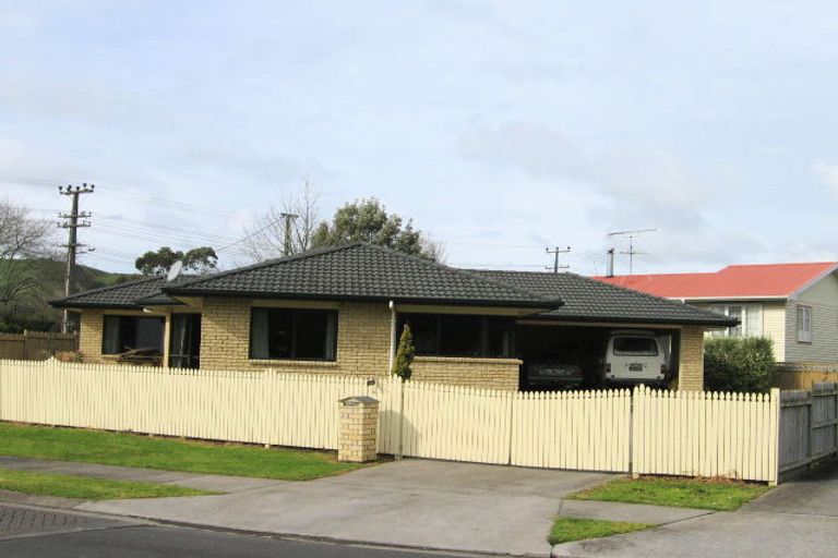 Photo of property in 1 Cabeleigh Drive, Helensville, 0800