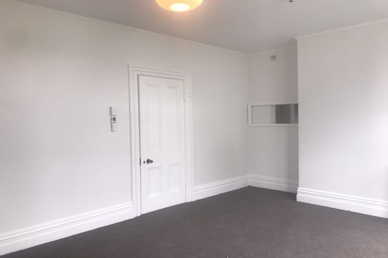 Photo of property in 34 Grove Road, Kelburn, Wellington, 6012