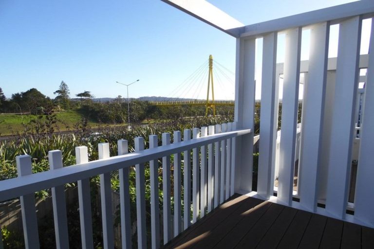 Photo of property in 27 Carder Court, Hobsonville, Auckland, 0618