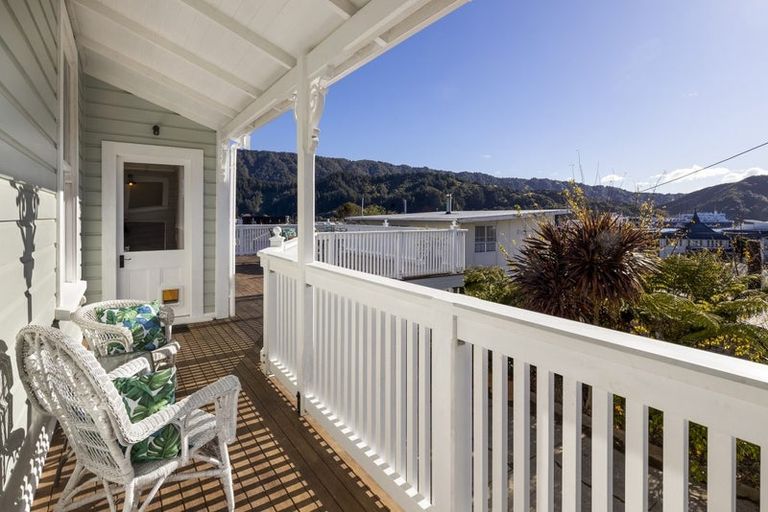 Photo of property in 5 Taranaki Street, Picton, 7220