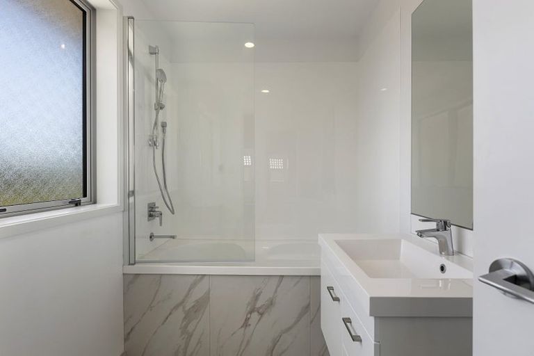 Photo of property in 47b Lynwood Road, New Lynn, Auckland, 0600