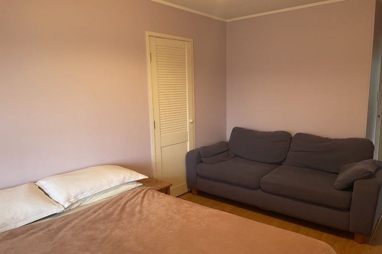 Photo of property in 2/1 Barbados Drive, Unsworth Heights, Auckland, 0632