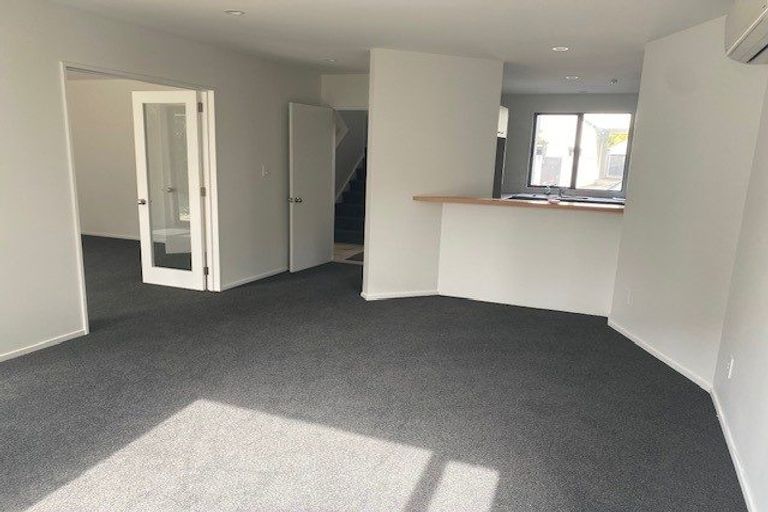 Photo of property in 32 Oakford Close, Riccarton, Christchurch, 8011