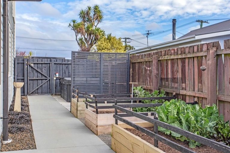 Photo of property in 172 Pacific Road, North New Brighton, Christchurch, 8083