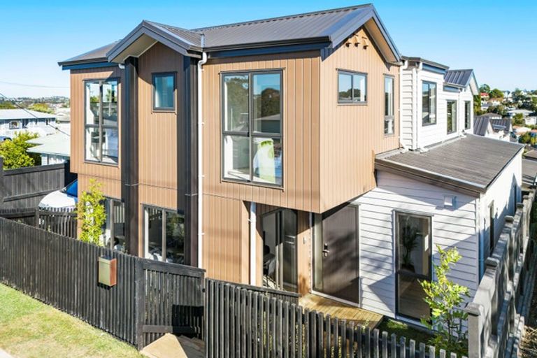 Photo of property in 136c Forrest Hill Road, Forrest Hill, Auckland, 0620