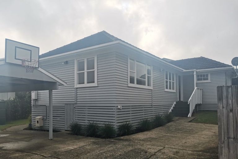 Photo of property in 1/3 Windy Ridge Road, Glenfield, Auckland, 0629