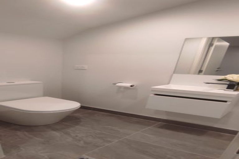 Photo of property in 3/47 Awaroa Road, Sunnyvale, Auckland, 0612