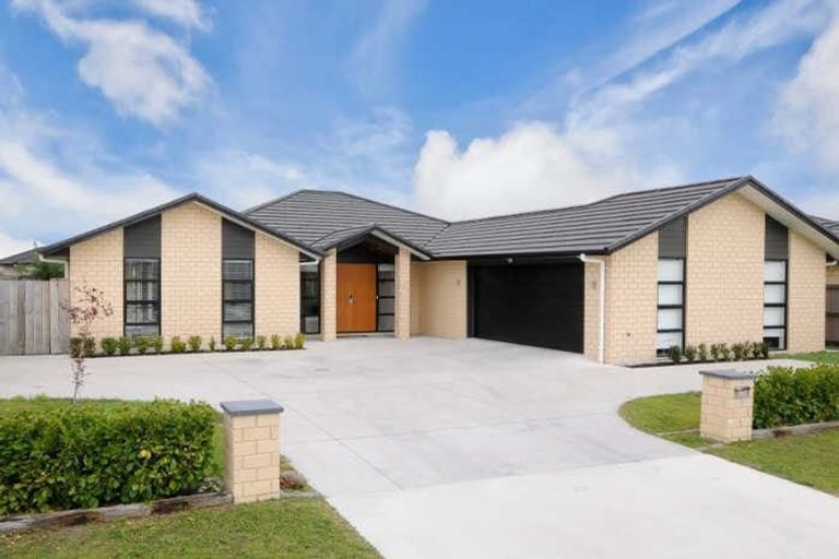 Photo of property in 8 Sirius Crescent, Rototuna North, Hamilton, 3210