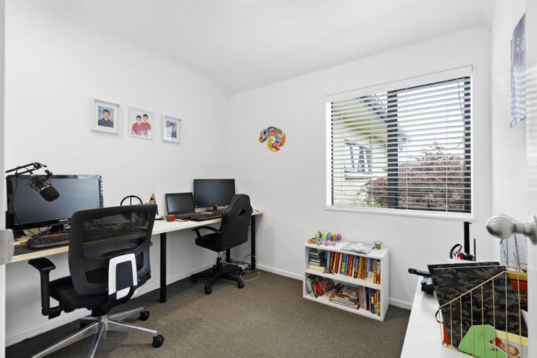 Photo of property in 16 Daniel Place, Kelvin Grove, Palmerston North, 4414