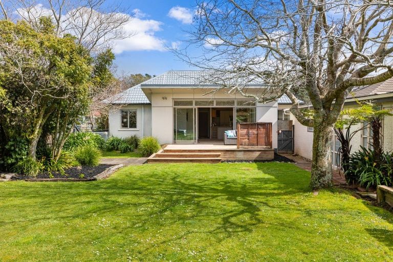 Photo of property in 121 Govett Avenue, Frankleigh Park, New Plymouth, 4310