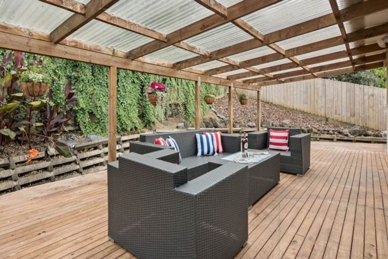 Photo of property in 1/10 Mcquoid Place, Glenfield, Auckland, 0629