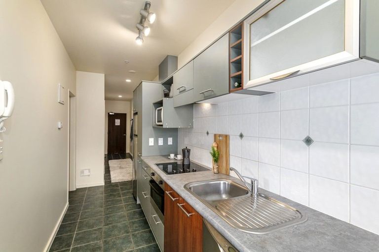 Photo of property in Atrium Towers, 7f/154 The Terrace, Wellington Central, Wellington, 6011