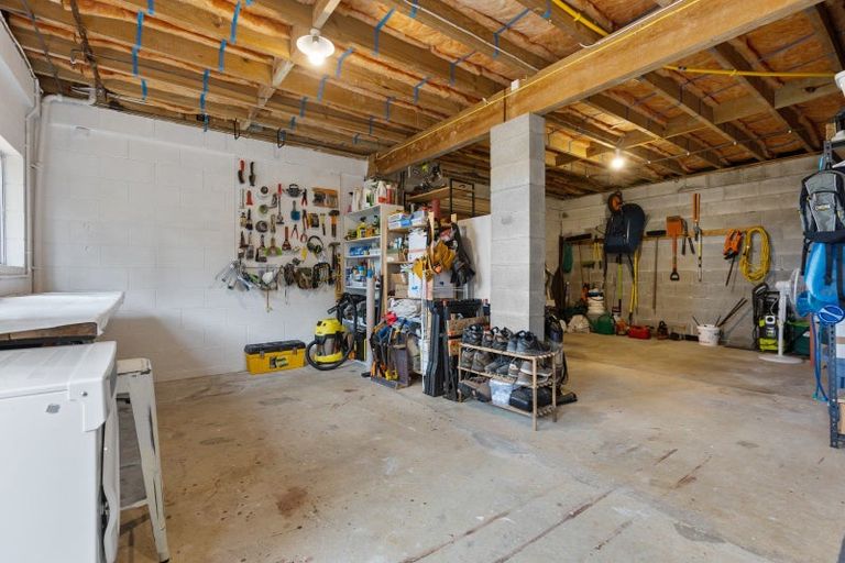 Photo of property in 21 York Crescent, Westown, New Plymouth, 4310