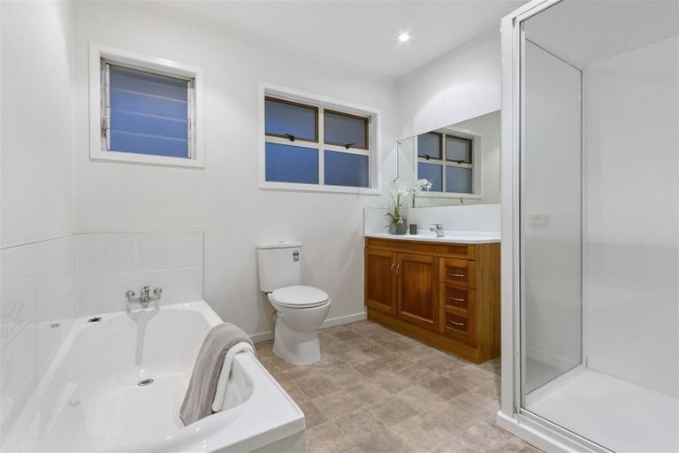 Photo of property in 2/48 Taharoto Road, Takapuna, Auckland, 0622