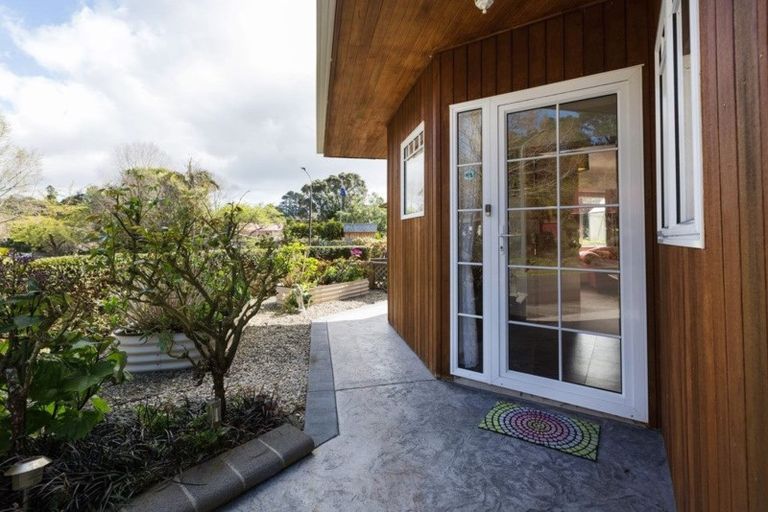 Photo of property in 8a Spencer Place, Merrilands, New Plymouth, 4312