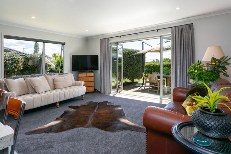 Photo of property in 8 Twin Willow Close, Cambridge, 3434