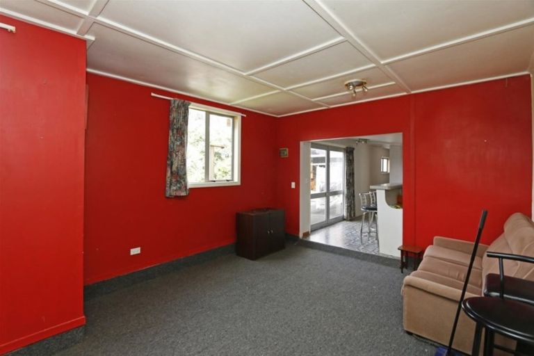 Photo of property in 11 Dieffenbach Street, Opunake, 4616