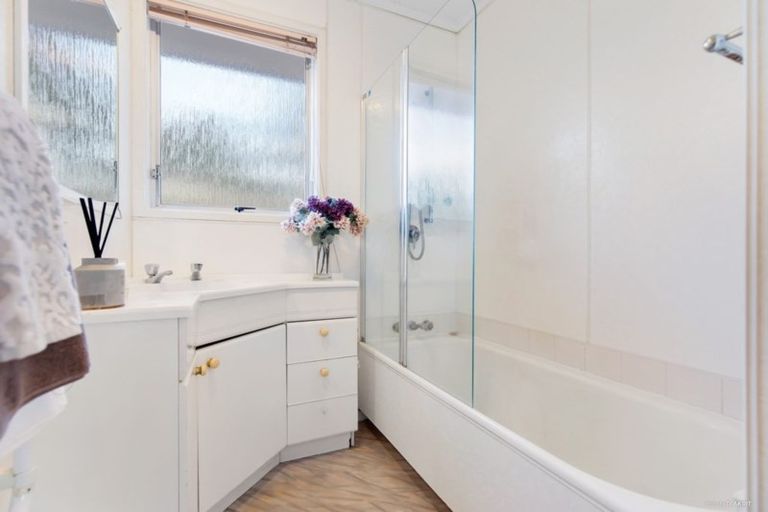 Photo of property in 39 Waitaki Street, Henderson, Auckland, 0612