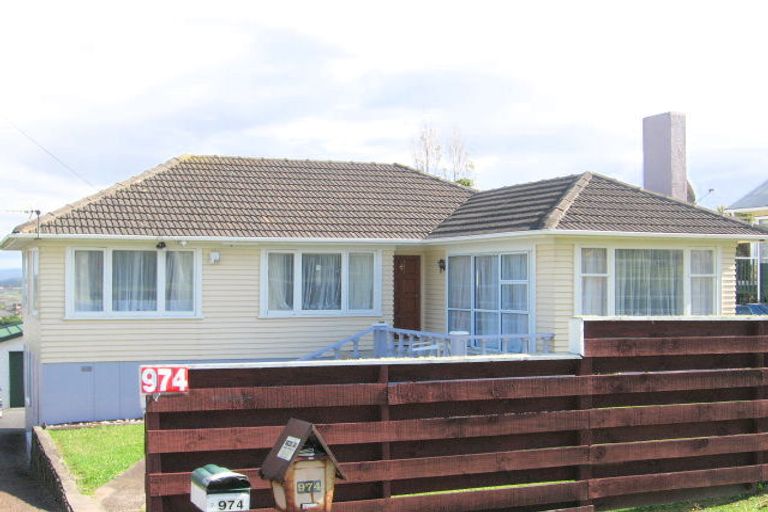 Photo of property in 2/974 East Coast Road, Northcross, Auckland, 0632
