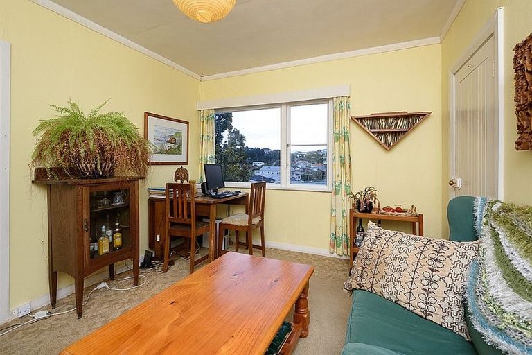 Photo of property in 33 Bentinck Avenue, Strathmore Park, Wellington, 6022