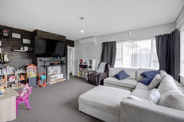 Photo of property in 12 Mccarthy Street, Hawera, 4610