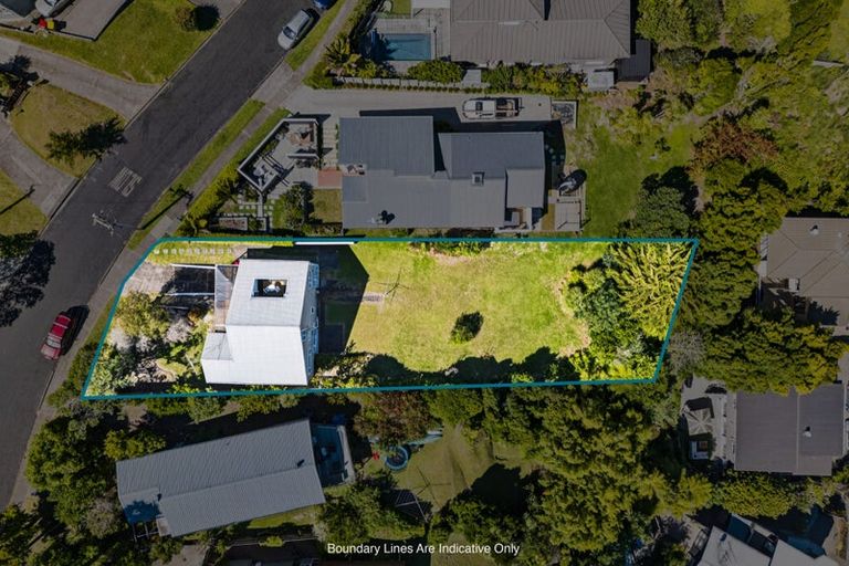 Photo of property in 20 Peter Terrace, Castor Bay, Auckland, 0620
