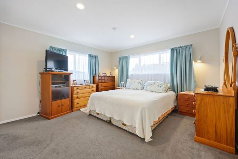 Photo of property in 1/242 Botany Road, Golflands, Auckland, 2013