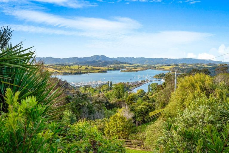 Photo of property in 84 Brick Bay Drive, Sandspit, Warkworth, 0982