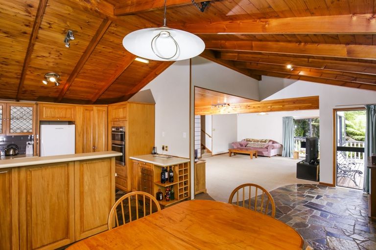 Photo of property in 39 Turanga Road, Henderson Valley, Auckland, 0612