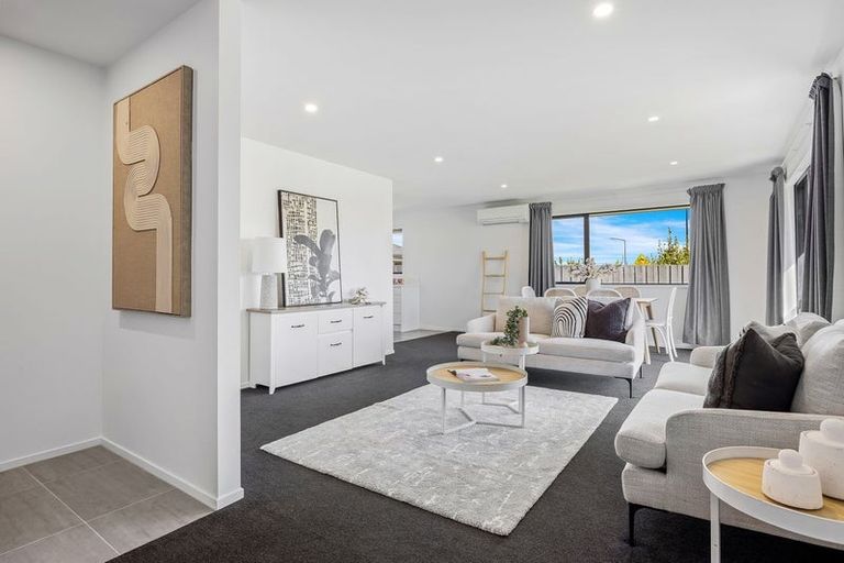 Photo of property in 3b Shillingford Boulevard, Rolleston, 7615