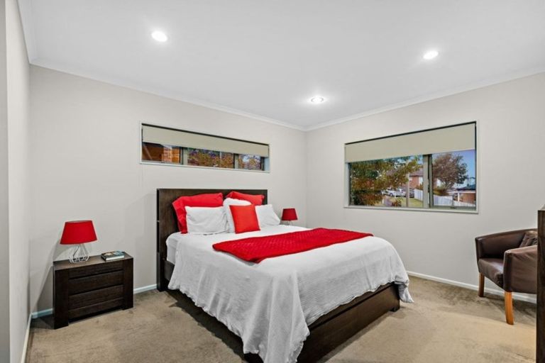 Photo of property in 102b San Marino Drive West, Henderson, Auckland, 0612