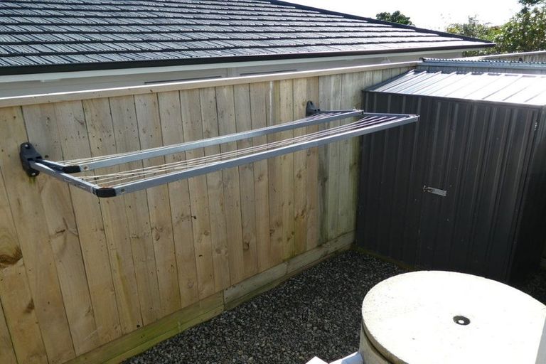 Photo of property in 20a Chetwode Grove, Newlands, Wellington, 6037