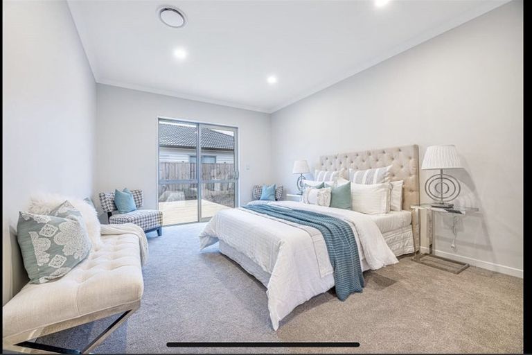 Photo of property in 15 Walter Ruddock Avenue, Kumeu, 0810