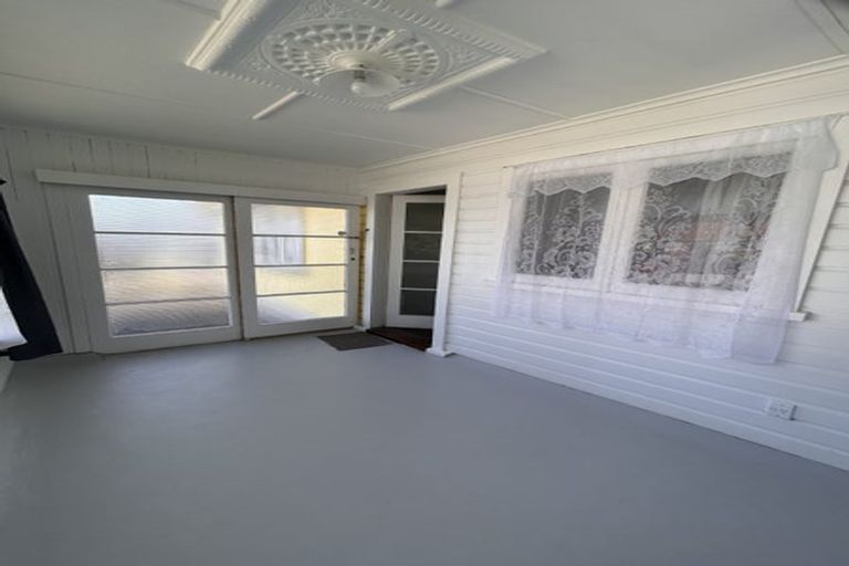 Photo of property in 2 Cambridge Street, Gonville, Whanganui, 4501