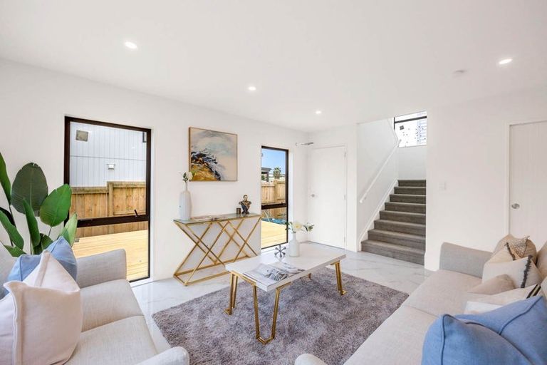 Photo of property in 6d Buisson Glade, West Harbour, Auckland, 0618