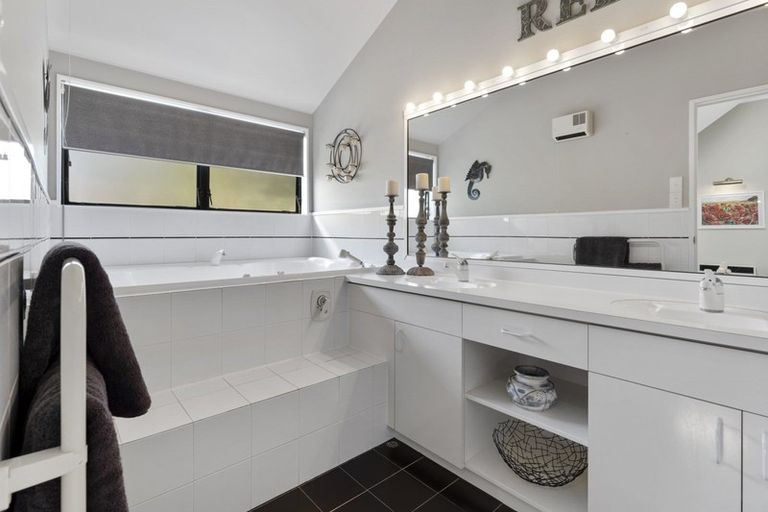 Photo of property in 16 Fraser Court, Roslyn, Palmerston North, 4414