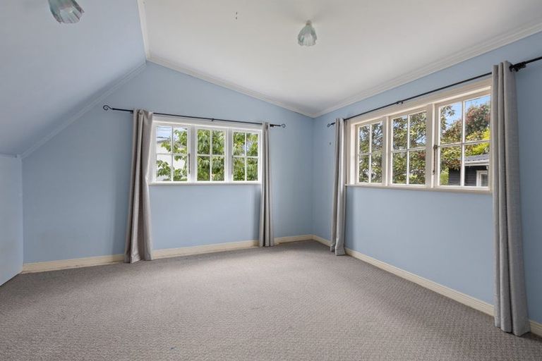 Photo of property in 2/292 Glenfield Road, Glenfield, Auckland, 0629