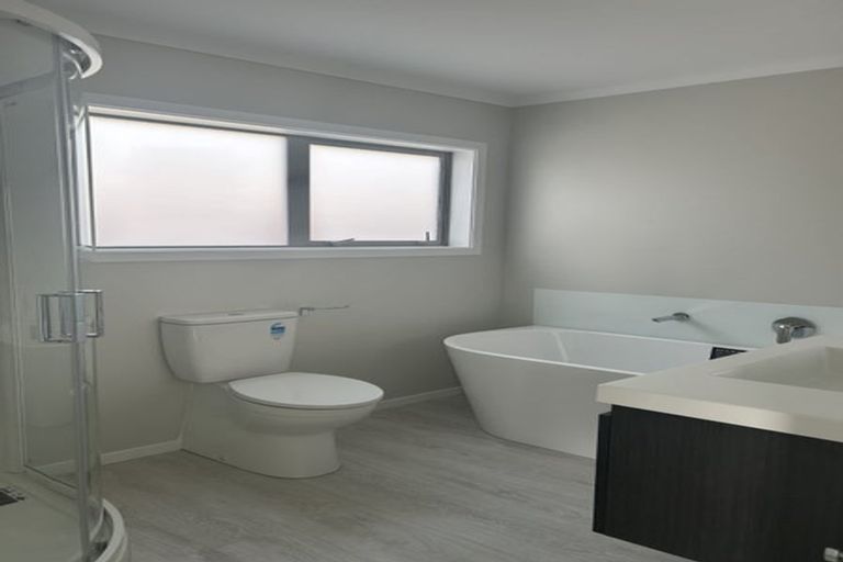 Photo of property in 18 Koru Loop, Paraparaumu, 5032