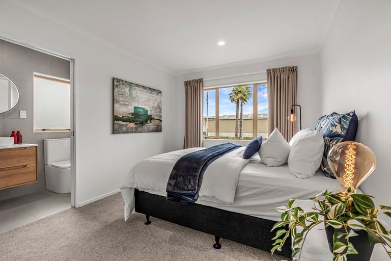 Photo of property in 5 Moravale Lane, Flat Bush, Auckland, 2016